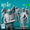 RESKIT RSF35-0009 One busy day carrier crew on deck (scene 2) (6 pcs) (3D Printed) (1/35)